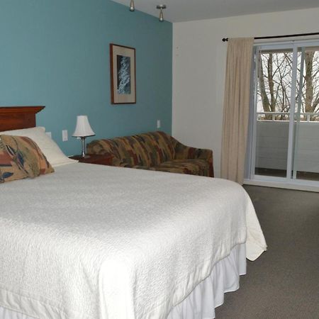 Auberge La Courtepointe Петит-Ривьер-Сен-Франсуа Экстерьер фото