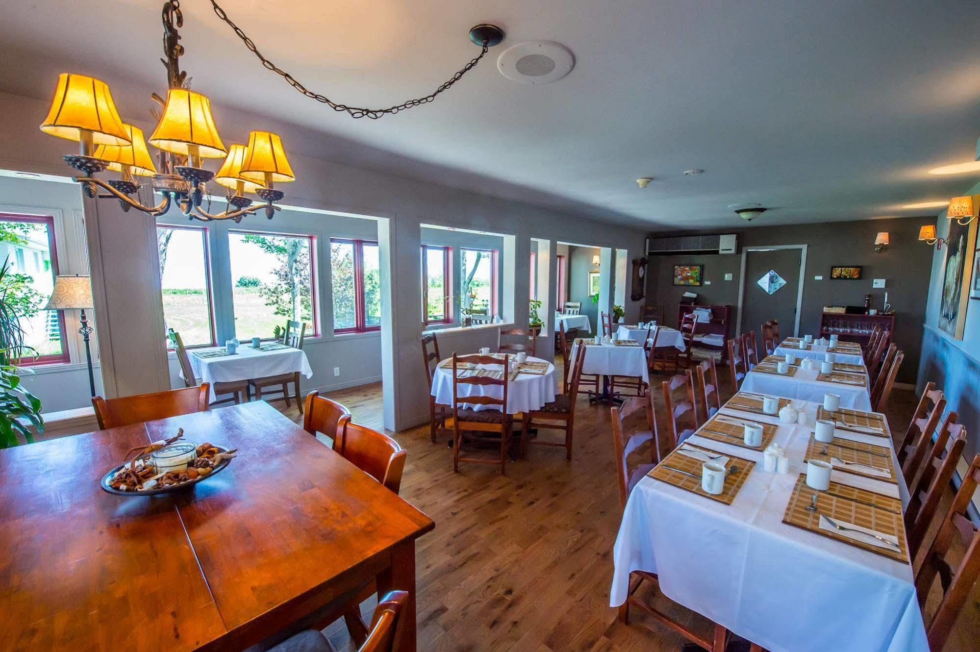 Auberge La Courtepointe Петит-Ривьер-Сен-Франсуа Экстерьер фото