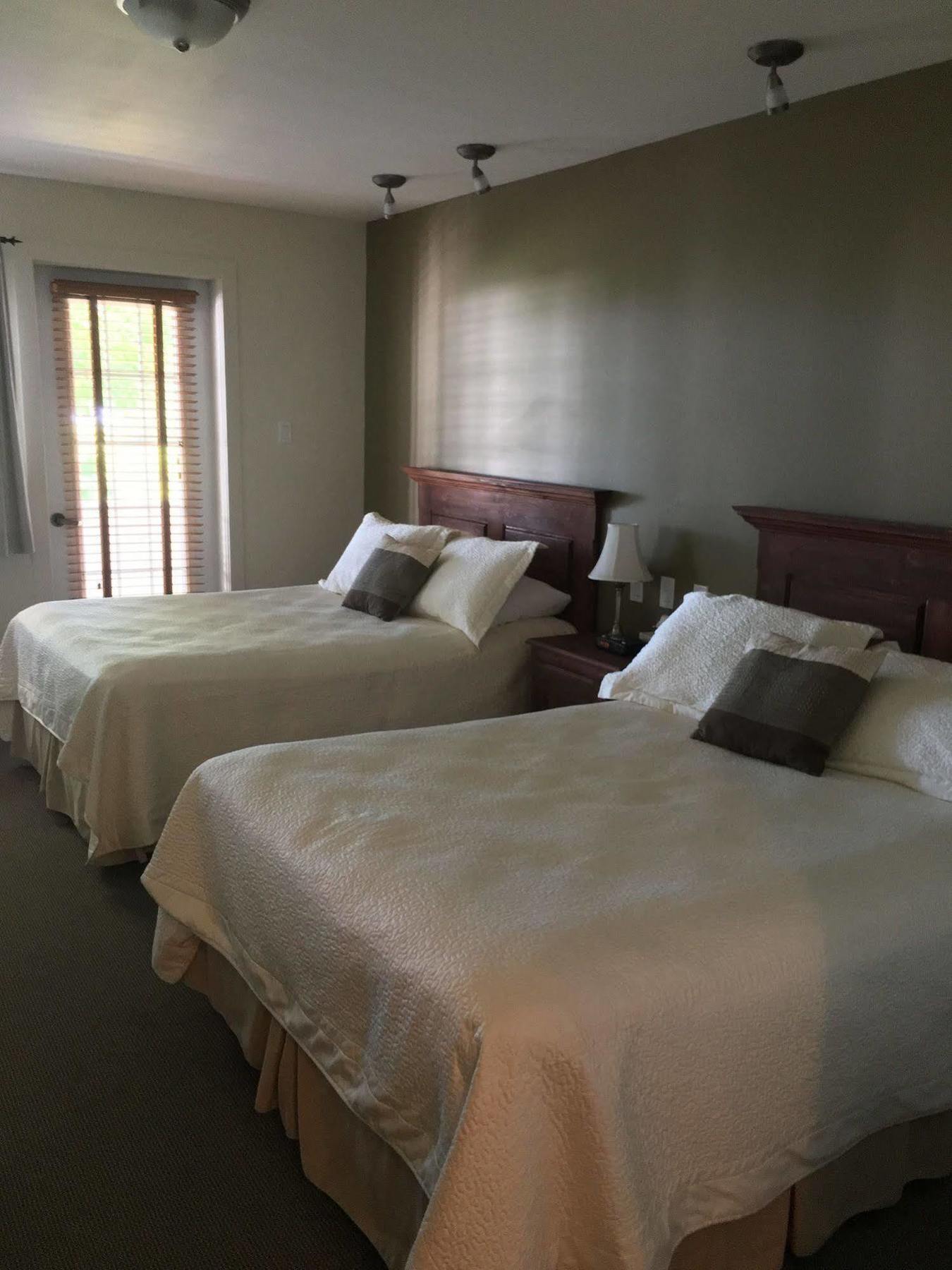 Auberge La Courtepointe Петит-Ривьер-Сен-Франсуа Экстерьер фото