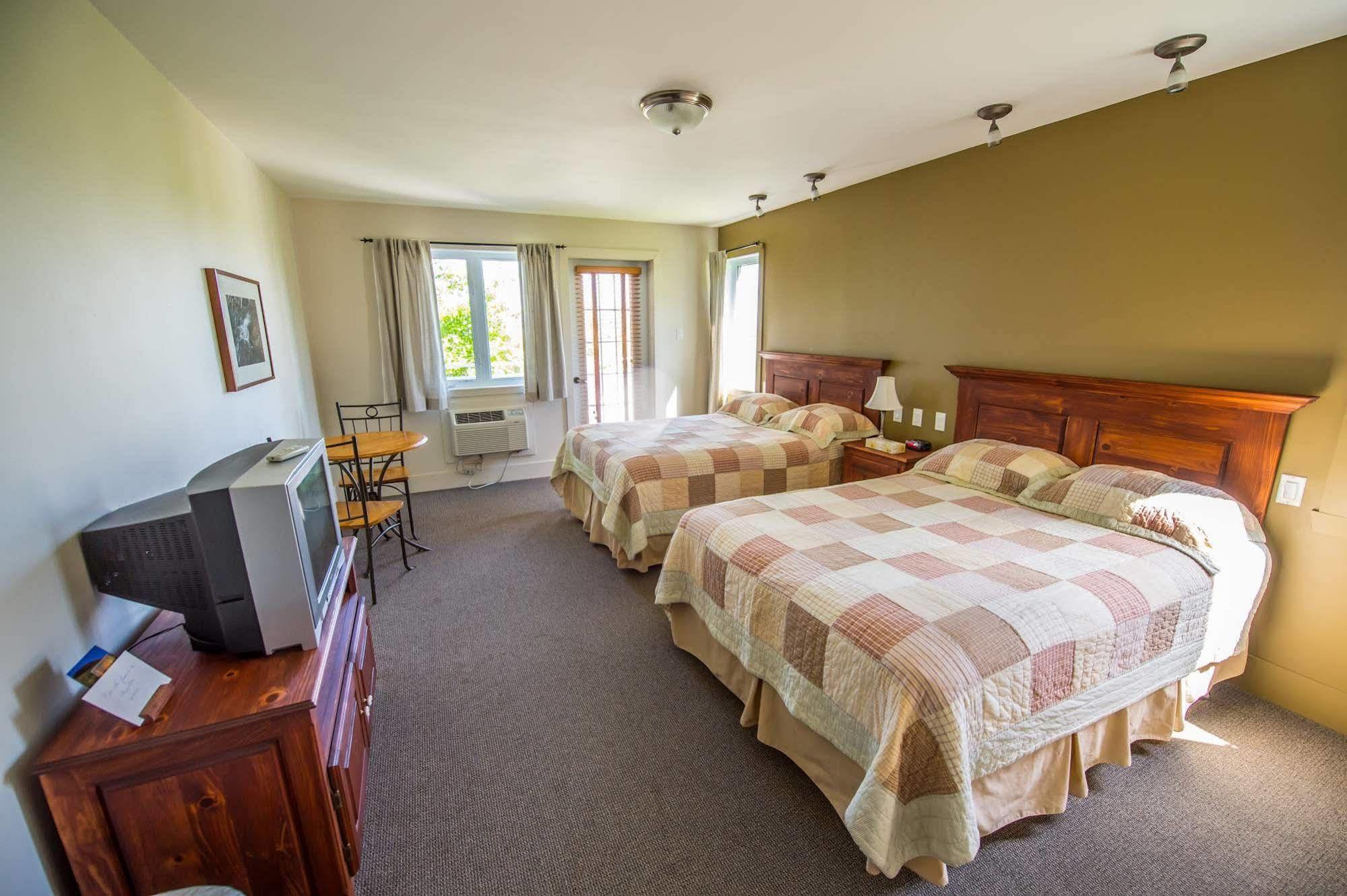 Auberge La Courtepointe Петит-Ривьер-Сен-Франсуа Экстерьер фото
