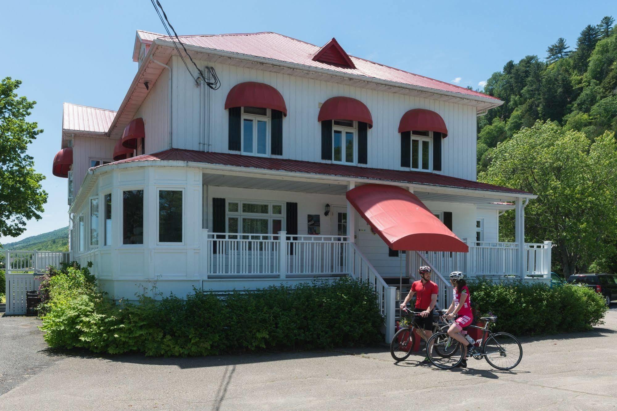 Auberge La Courtepointe Петит-Ривьер-Сен-Франсуа Экстерьер фото