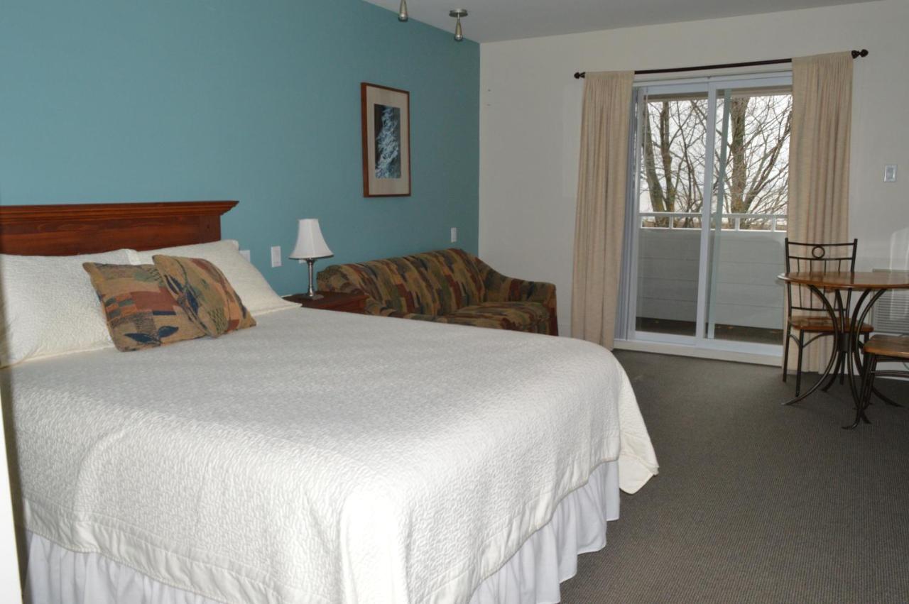 Auberge La Courtepointe Петит-Ривьер-Сен-Франсуа Экстерьер фото